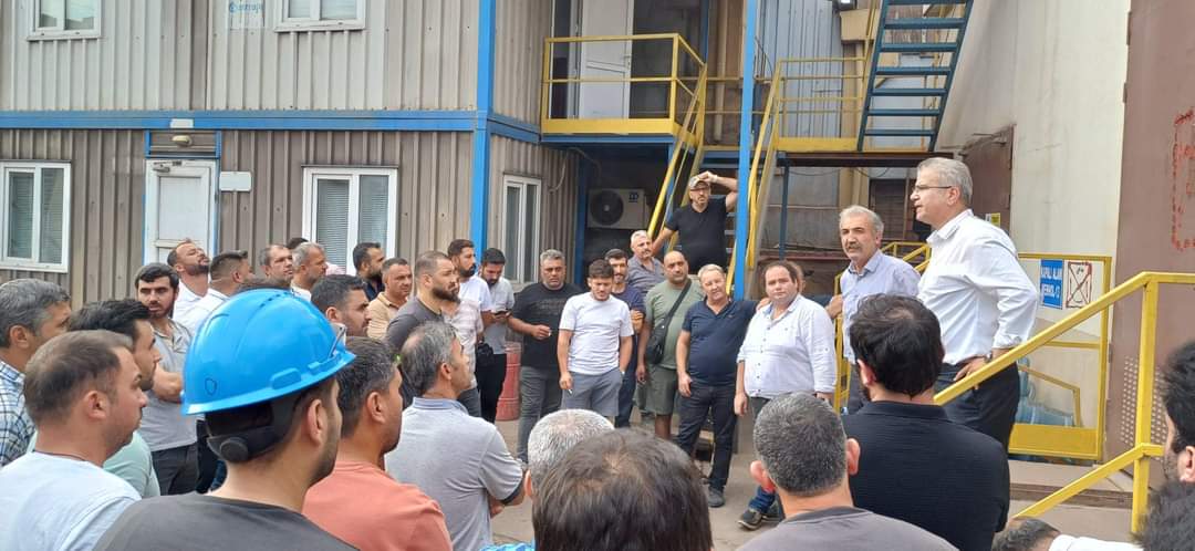 imrekHalili01's tweet photo. Befesa grevi kazanımla sonuçlandı
Hatay’da düşük ücretlere karşı mücadele eden @BirlesikMetal İş üyesi #Befesa Silvermet işçilerinin, 61 günlük grevi kazanımla sonuçlandı. @OzkanAtarr https://t.co/AigrBmn8wh