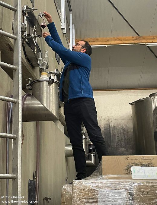 chriswinedoctor's tweet photo. Another chance to see: I head into the cellars of Domaine Bernard Baudry to taste the 2023 and 2022 vintages with Matthieu.
https://t.co/DWTbEKioXB
[subscribers only]
#chinon #bernardbaudry #baudry #matthieubaudry #cabernetfranc #cheninblanc #wine #loire #loirewine https://t.co/chqPLfLCyI