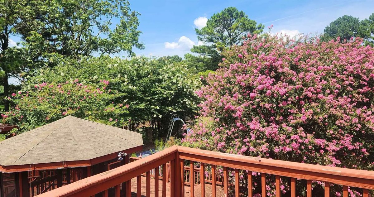 positivelydec's tweet image. Did you know Decatur is home to not one, but TWO of the most expensive homes in North Alabama? 👀

With over 250 acres of stunning land, these homes are a testament to the beauty of living in Decatur.

What do you envision when you think of your dream home?

#PositivelyDecatur