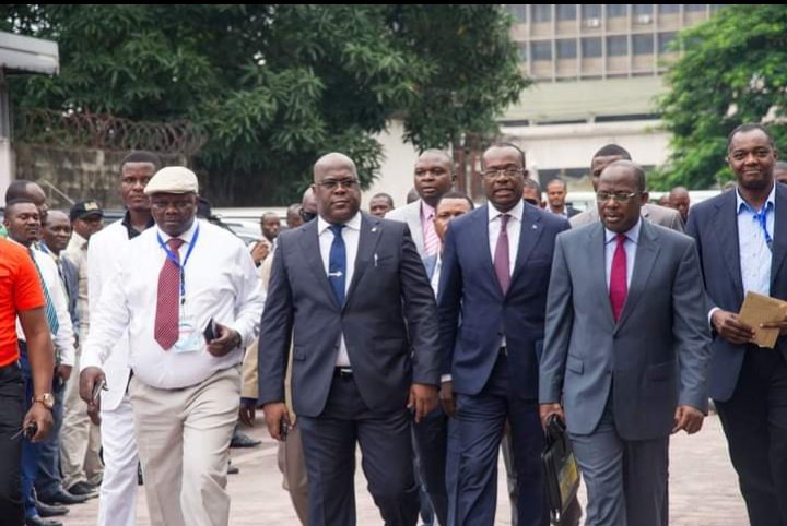 dechrist_ngongo's tweet photo. Le PR @DSESANGA,"l'actuelle Constitution de la RDC a des acquis qu'il faut impérativement protéger. Sa révision est possible pour corriger les faiblesses, mais pas pour porter un coup de canif. Il n'est pas question de toucher au nombre de mandats présidentiels".
@OMELONGA_LENS1 https://t.co/qz4cbYGOiQ