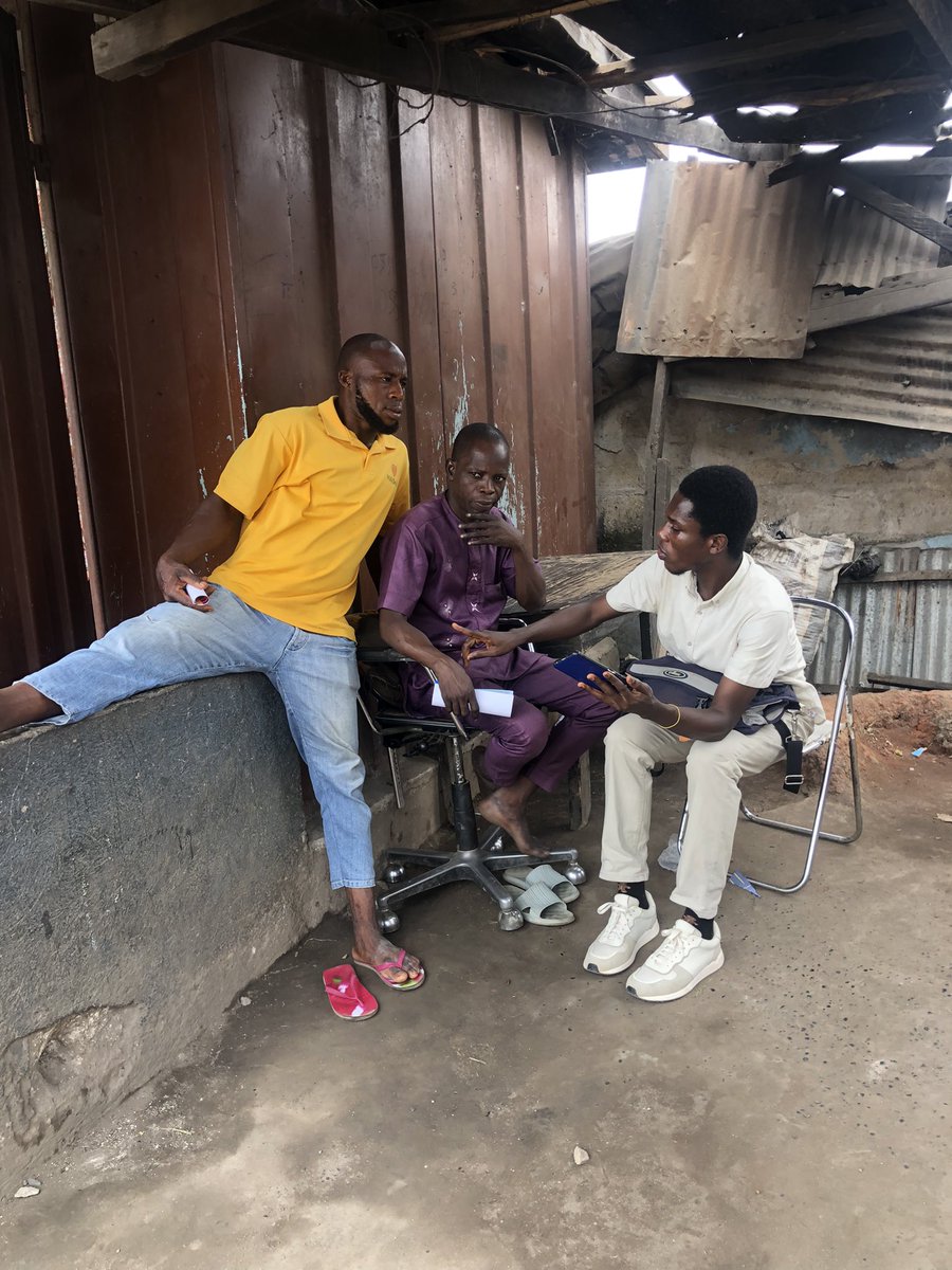 DBKyei's tweet photo. Public Education for the people of Aboabo Community in Kumasi. Yesterday 23/09 members of @Adehyeeleo partnered with @Barcampkumasi and #ThinkGhana to educate residence of the community about ways of and methods to attain the #CleanAir4all campaign. https://t.co/yURDyXBXBX