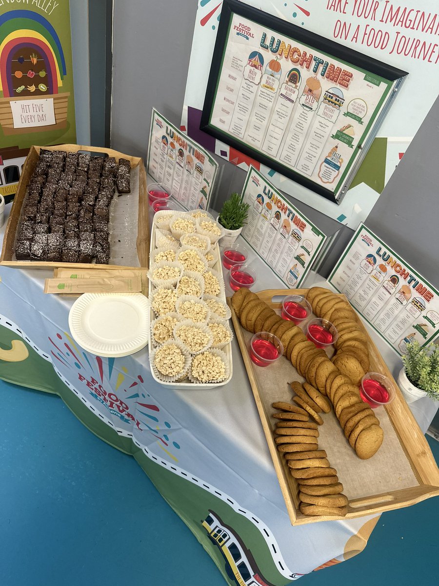 ChilternLT's tweet photo. Our staff are having a wonderful time at @SprifieldBeds Open Evening 🐝✨

A massive thank you to Aspens for providing some tasty treats for the evening!

@AJRAllModCons @MoniqueSBerry @tilly_clt @lauraHRCLT @NKMills2023 https://t.co/cqzMIqyxAz