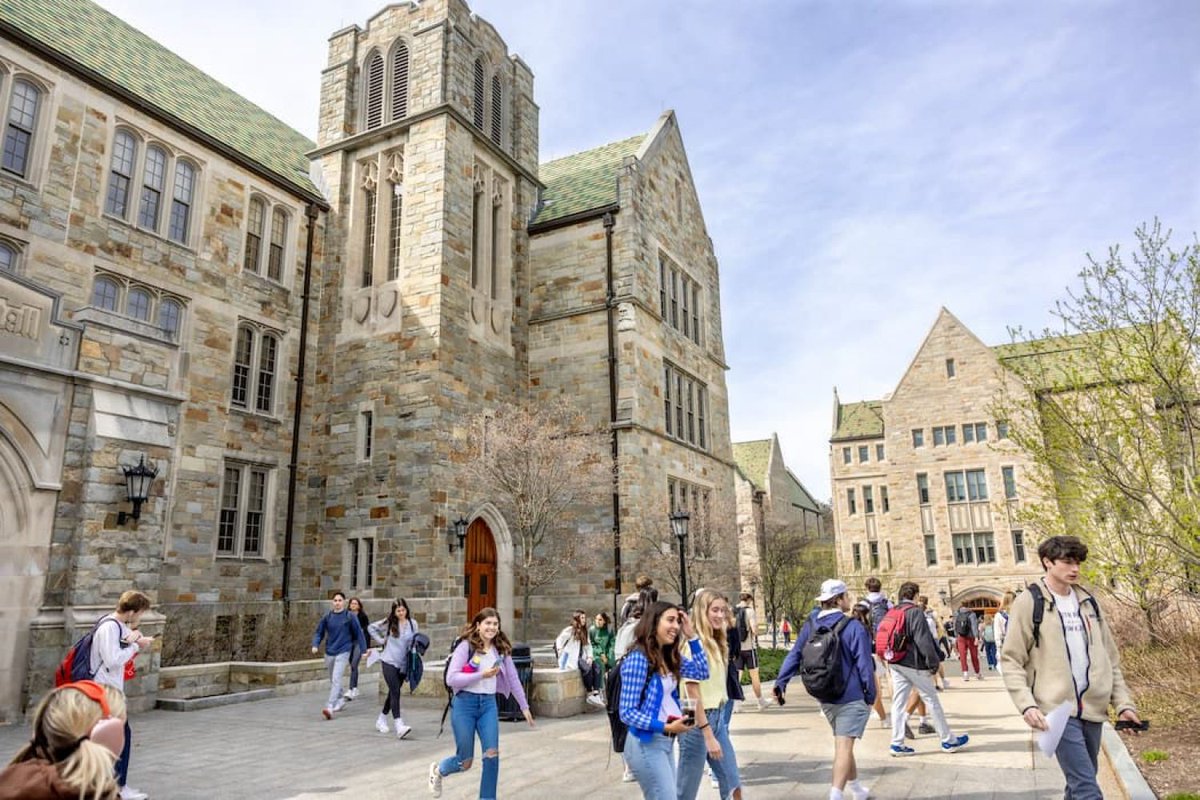 In the latest U.S. News &amp; World Report survey, the Boston College Carroll School of Management is standing out. The school has four departments and programs listed in the top 10 and two others ranked 11th nationally.
loom.ly/QKLT_6Y