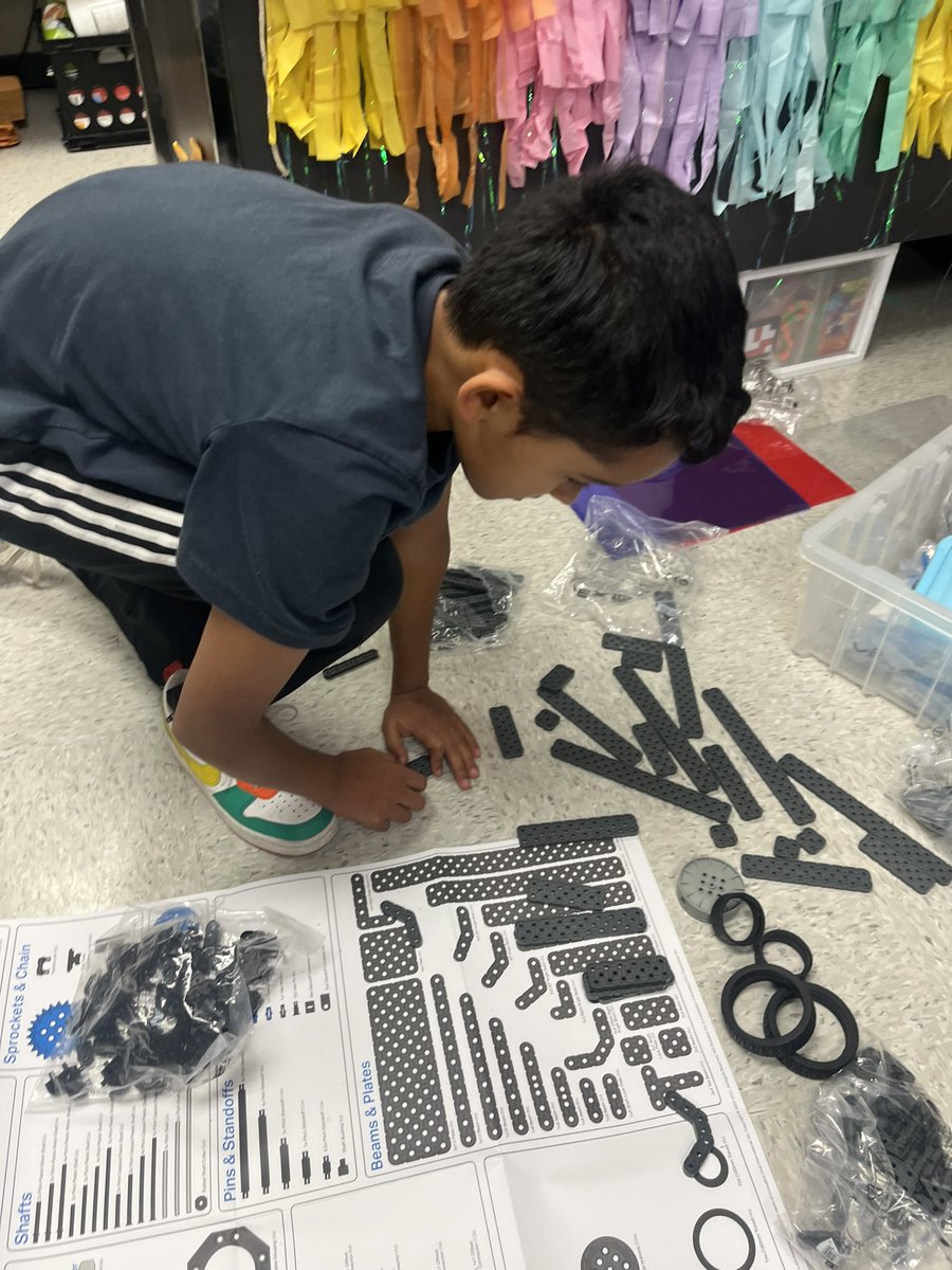 5th grade’s first STEM challenge of the year! Students built pencil holders and were scored on functionality, stability, and creativity. <a href="/BPESArtsAcademy/">Bryant Park Elementary</a> <a href="/alabamagifted/">Alabama Gifted</a> #gifteded #TAG