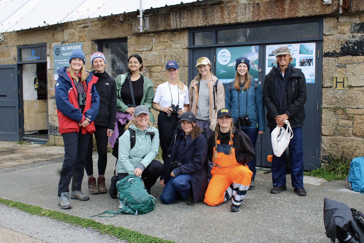 thatsealgirl's tweet image. Great first 2 days out on the sea for @MarineVertsMSc @ExeterMarine 🌊
Lots of gannets, grey seals, common dolphins & porpoise (yesterday) & bottlenose dolphins today. Other groups spotted a minke & tuna, they managed to evade us. Hopefully spot them soon too 🤞🏻