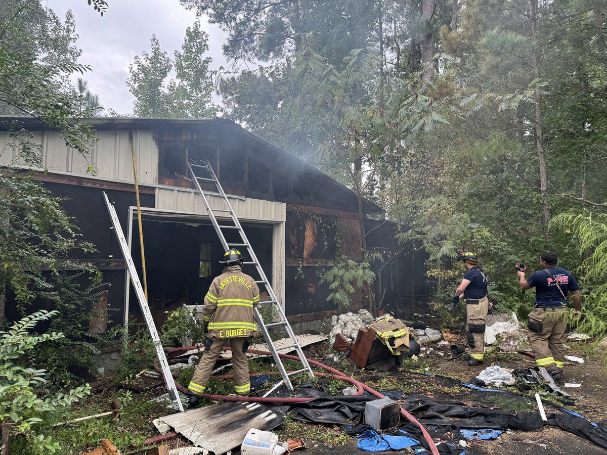 The Fayetteville Fire Department is currently on scene of a working structure fire in the 100 block of Andrews Rd. The cause of the fire will be investigated by the Fire Investigation Team as soon as conditions allow. 

#workingfire #ffd #wvfd