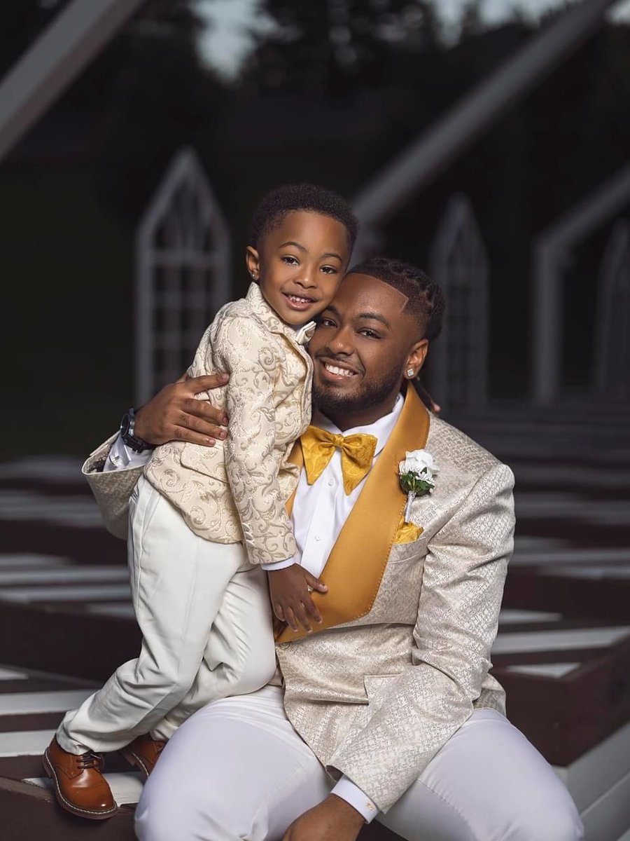 SMH_ATELIER's tweet image. "Custom champagne and golden rod tuxedo for a wedding: Because why go for ‘classic’ when you can have ‘pop the champagne, this is going to be epic’? 🥂✨ #ChampagneAndGold #WeddingStyle #SeanMHortonAtelier"