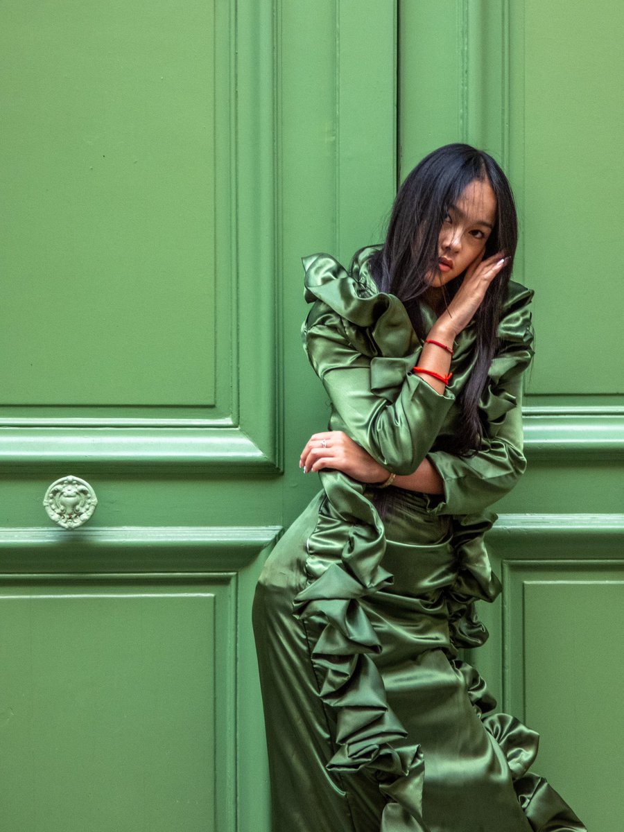 CREAPOLEPARIS's tweet photo. #ProjetÉtudiant #FashionDesign

Robe réalisée par l’étudiante Éléna Villiere, inspirée par la marque Simone Rocha, dans un style baroque 👗

Félicitations pour ce travail minutieux 👏

#fashiondesign #mode #stylisme #designtextile https://t.co/VaN1wCxvT7