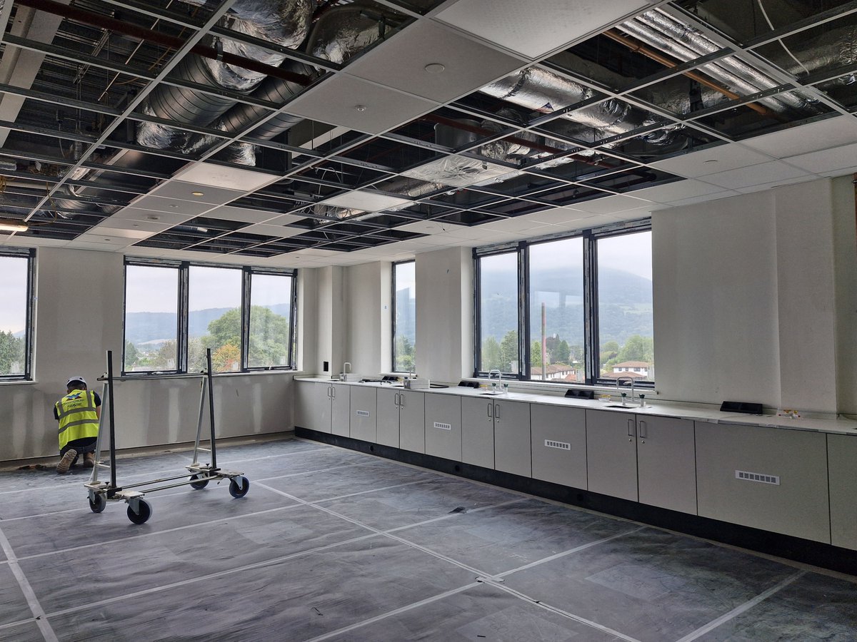 KingHenrySchool's tweet photo. New build update: Here are the Science classrooms which are looking amazing. https://t.co/MyqGWX6D1c