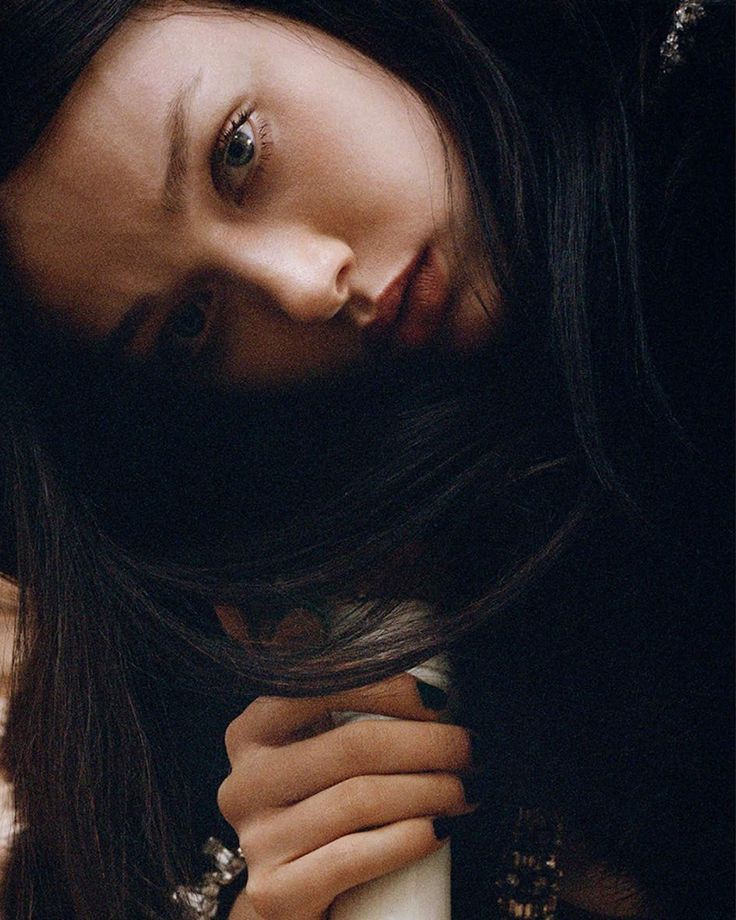 There was Layla in the fullness of her lips, Lulu in the thick waves of her hair, Lu Xin in the intensity of her hazel eyes, Lucia in their twinkle. She was not alone. Maybe she never would be alone again. There, in the mirror, was every incarnation of Lucinda staring back at ㅡ