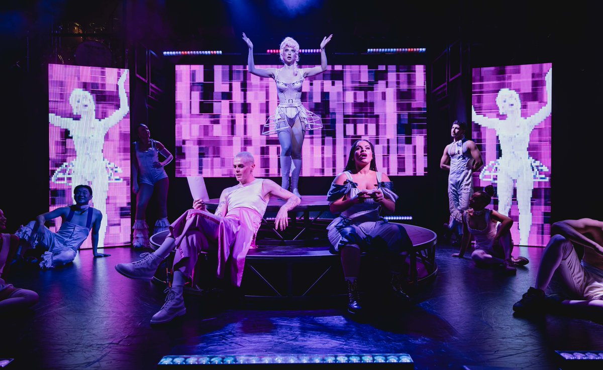 Cake: The Marie Antoinette Playlist tweet media