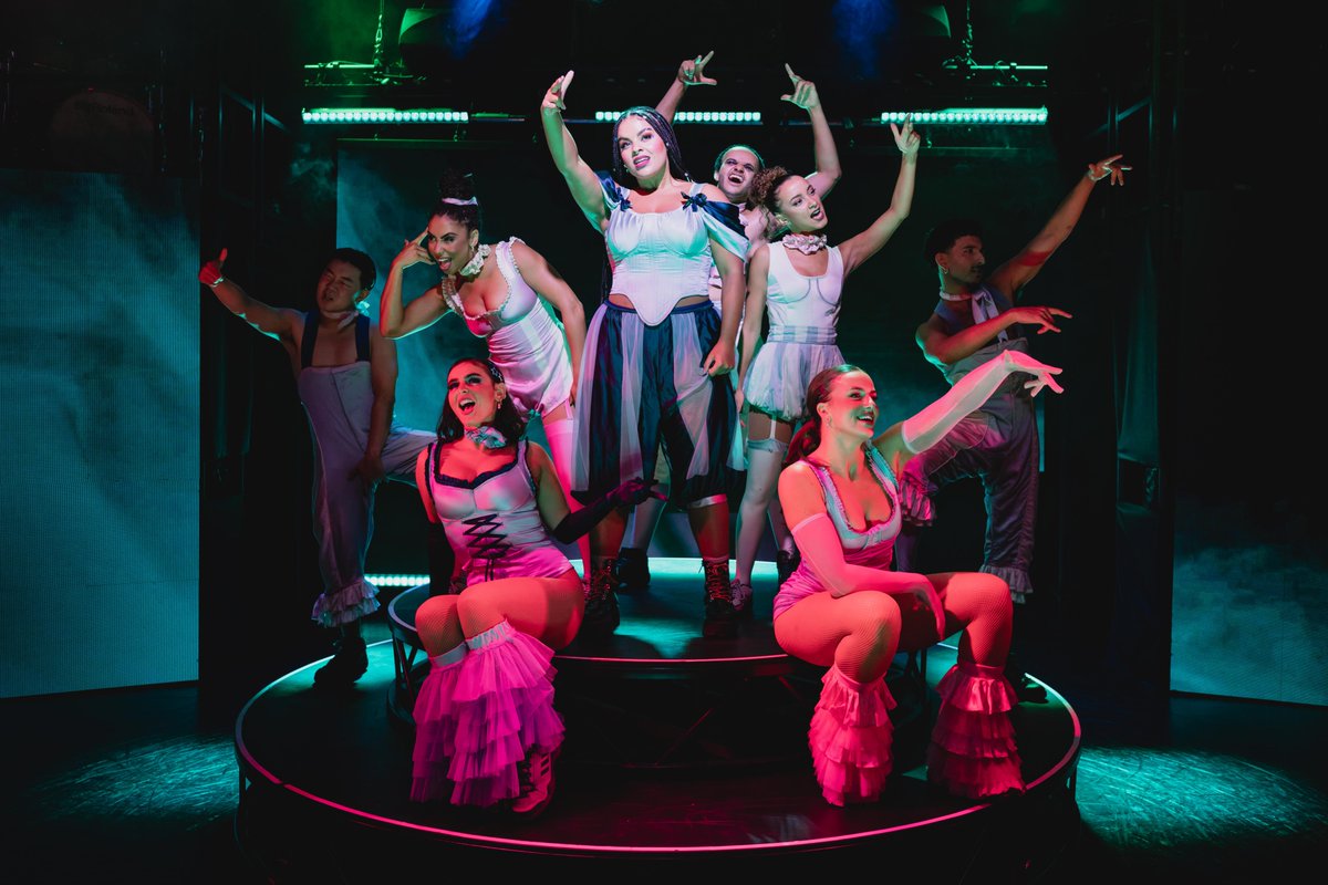 Cake: The Marie Antoinette Playlist tweet media