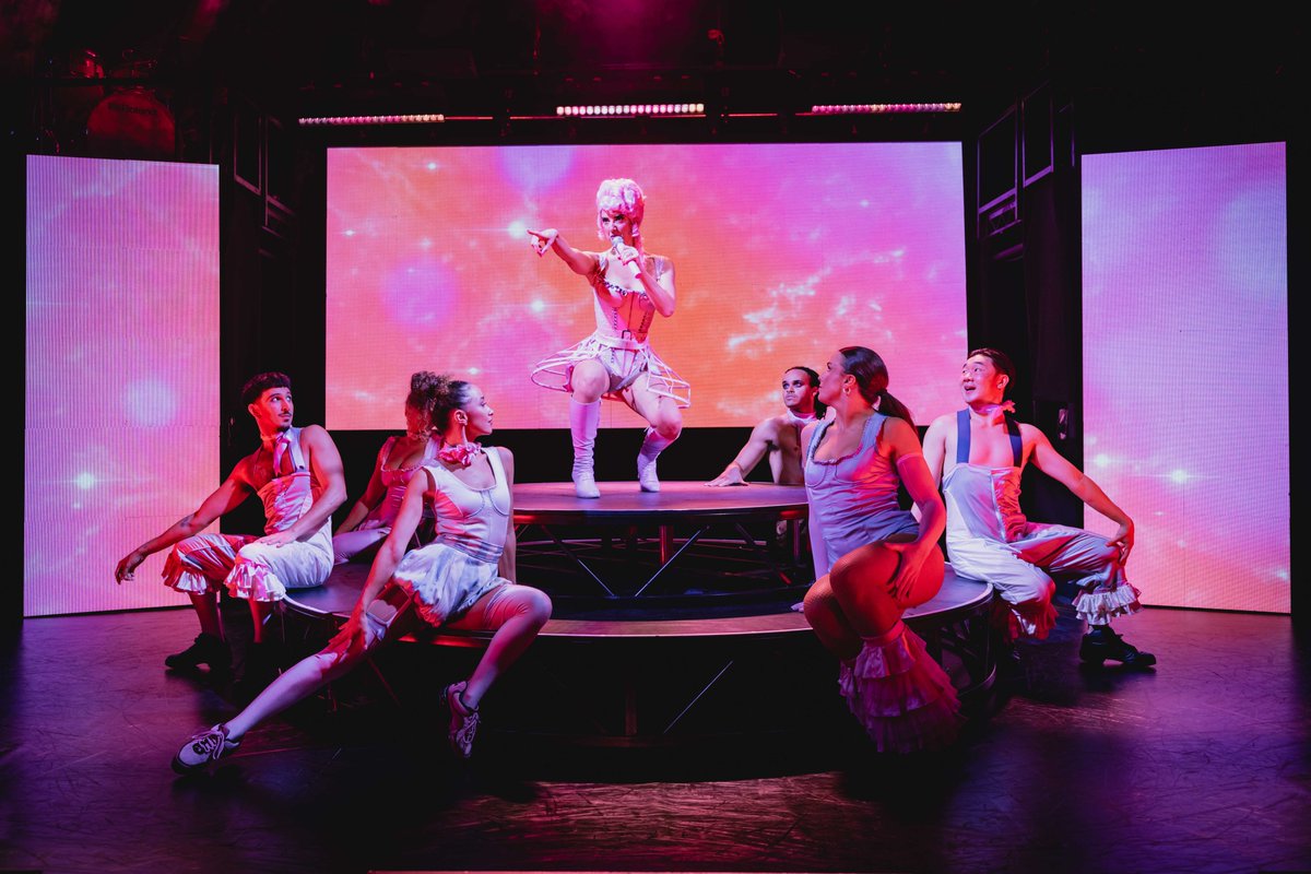 Cake: The Marie Antoinette Playlist tweet media