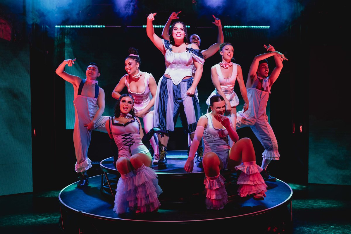 Cake: The Marie Antoinette Playlist tweet media