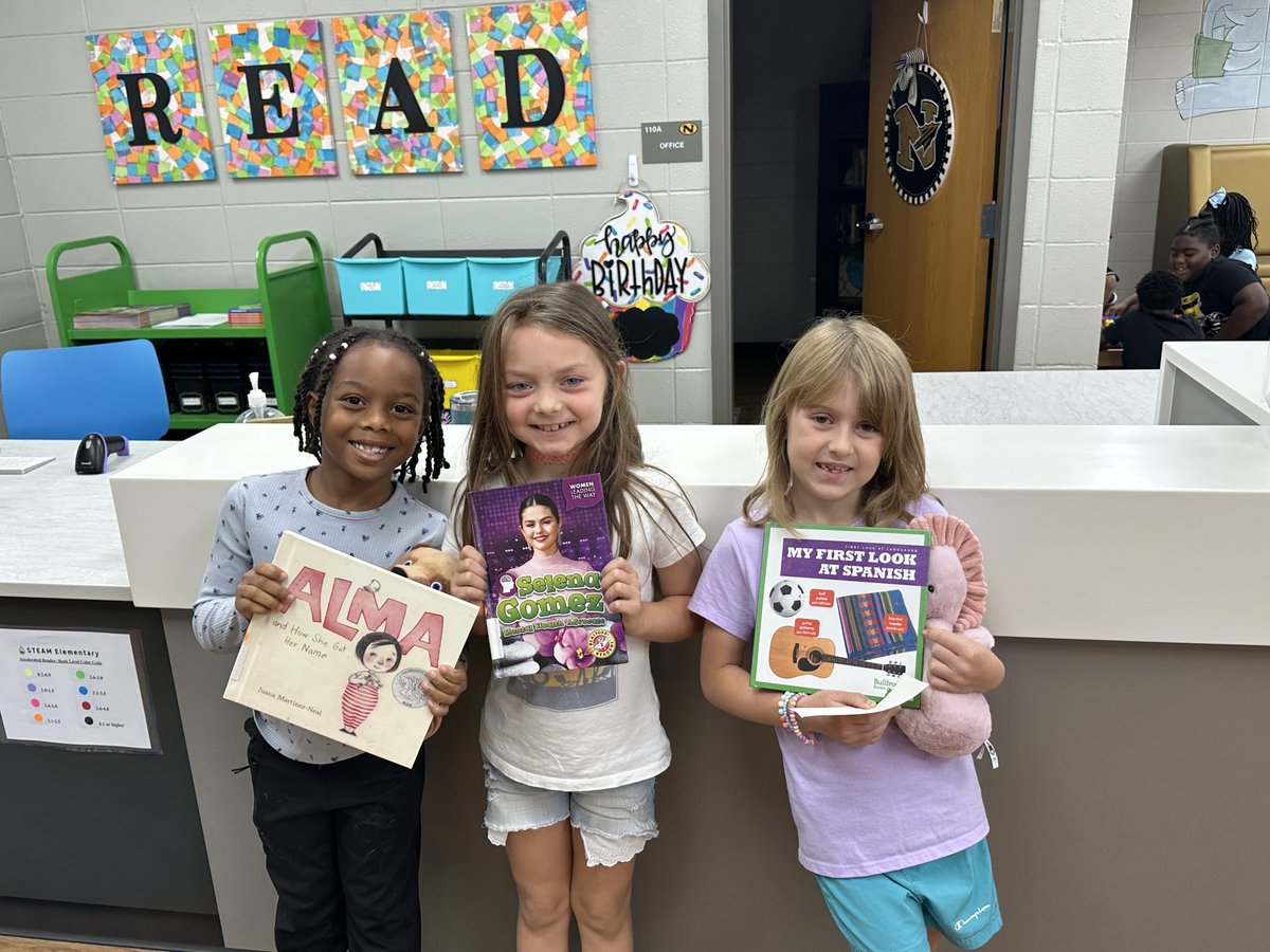 NettletonSTEAMe's tweet image. 🌟🌟Special Class Spotlight🌟🌟
We are celebrating Hispanic Heritage Month in the library!! Mrs. Hogan read the book Carina Felina, a story about a Cuban cat with a big appetite. 📕📗📘 
#STEAMe #SpecialClassSpotlight