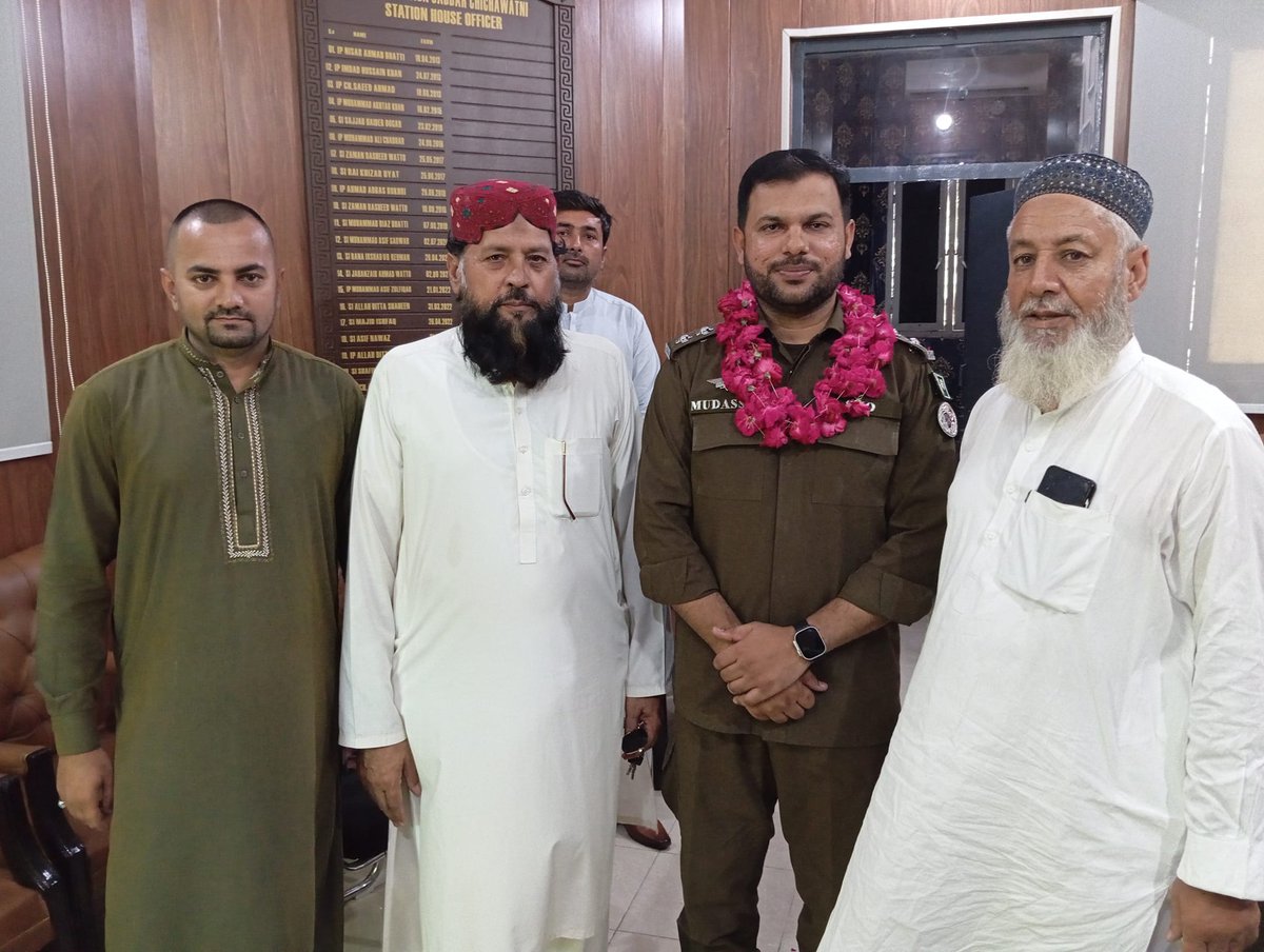 asimusafzai's tweet image. These are not grooms and these are not wedding scenes. These are police officers who have killed innocent people under the pretext of #Blasphemy and are being celebrated by local Mullahs. #PakistanCollapse