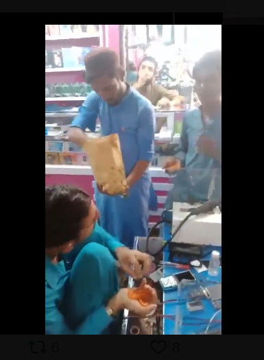 asimusafzai's tweet image. These are not grooms and these are not wedding scenes. These are police officers who have killed innocent people under the pretext of #Blasphemy and are being celebrated by local Mullahs. #PakistanCollapse