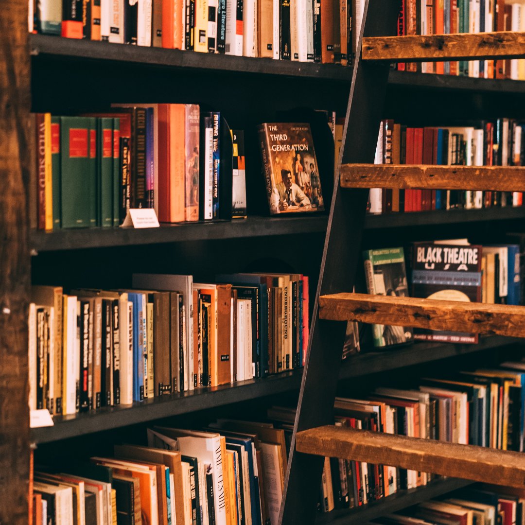 If you could have lunch with your favorite author (living or dead), what would you ask them? 🍽️✍️ #AuthorDreams