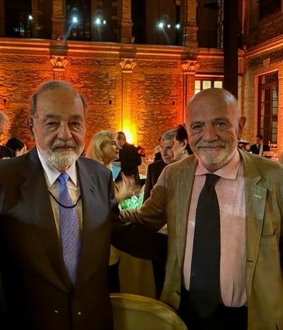 Nuestro director electo, el Dr. Manuel Alcántara Sáez, participó en la 19.ª Cumbre de Premios Nobel de la Paz en Monterrey, México, donde tuvo la oportunidad de interactuar con el empresario Carlos Slim. Reconocido como uno de los hombres más influyentes en América Latina, Slim