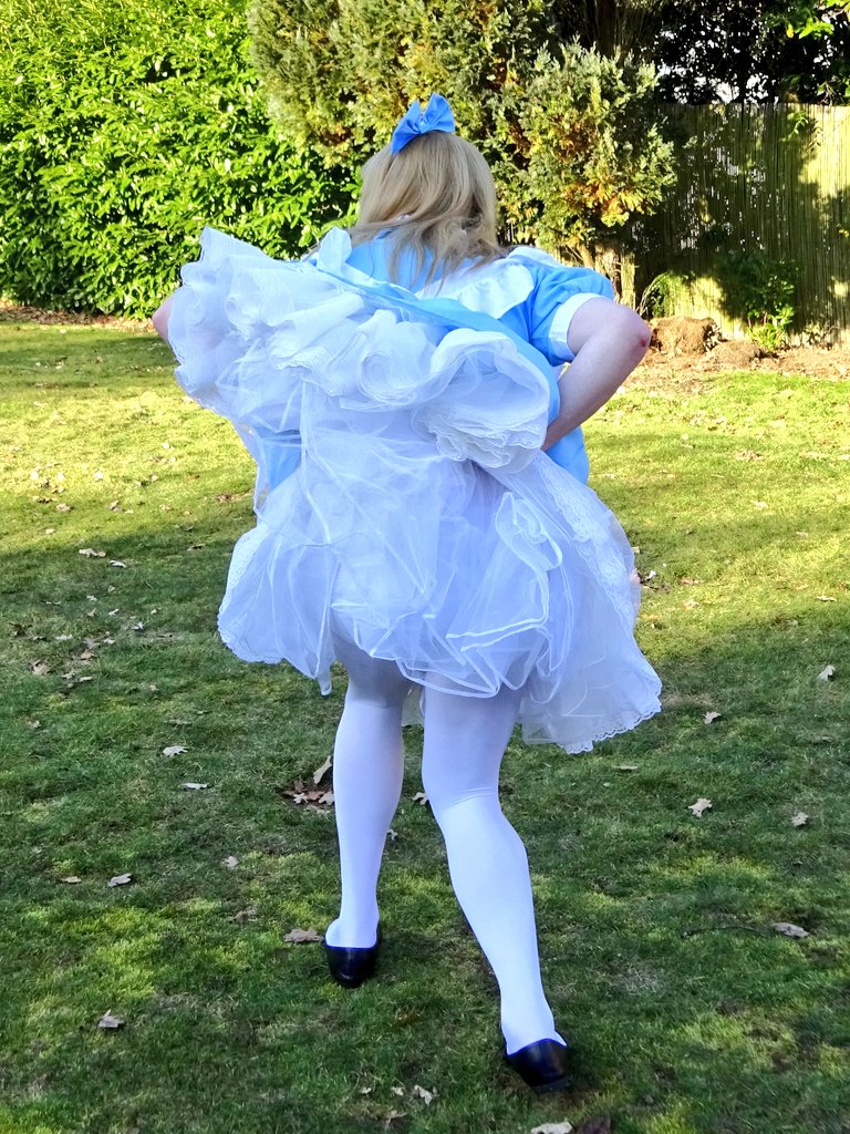 Katienemesis1's tweet photo. Adjusting my petticoats 😂🤩🎀☝
#prissysissy #sissy #sissyalice https://t.co/YOFiSmvGS4