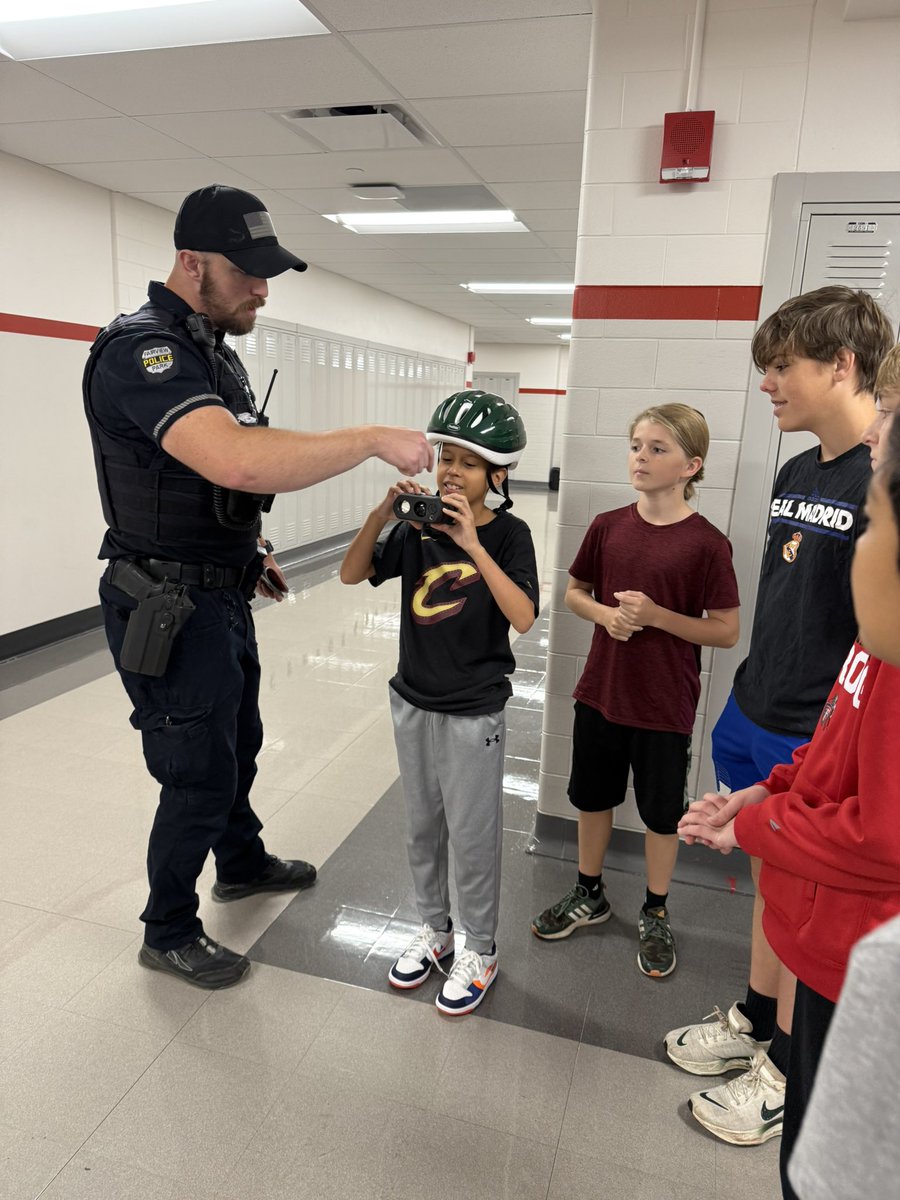 kmdunlap's tweet photo. Sooo cool!!! Officer McLaughlin brought in a laser radar detector so we could see how fast the infentos go (we clocked the mini bike @ 7 mph)! No one is getting a ticket today. π #infento #fairviewadvantage #create @infento @FPSchools https://t.co/MXr9CN15GS
