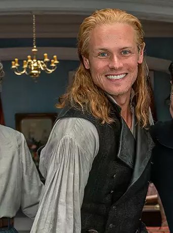 LOOK AT HIM WITH HIS HAIR DOWN VERY MINDFUL VERY CUTESY VERY DEMURE