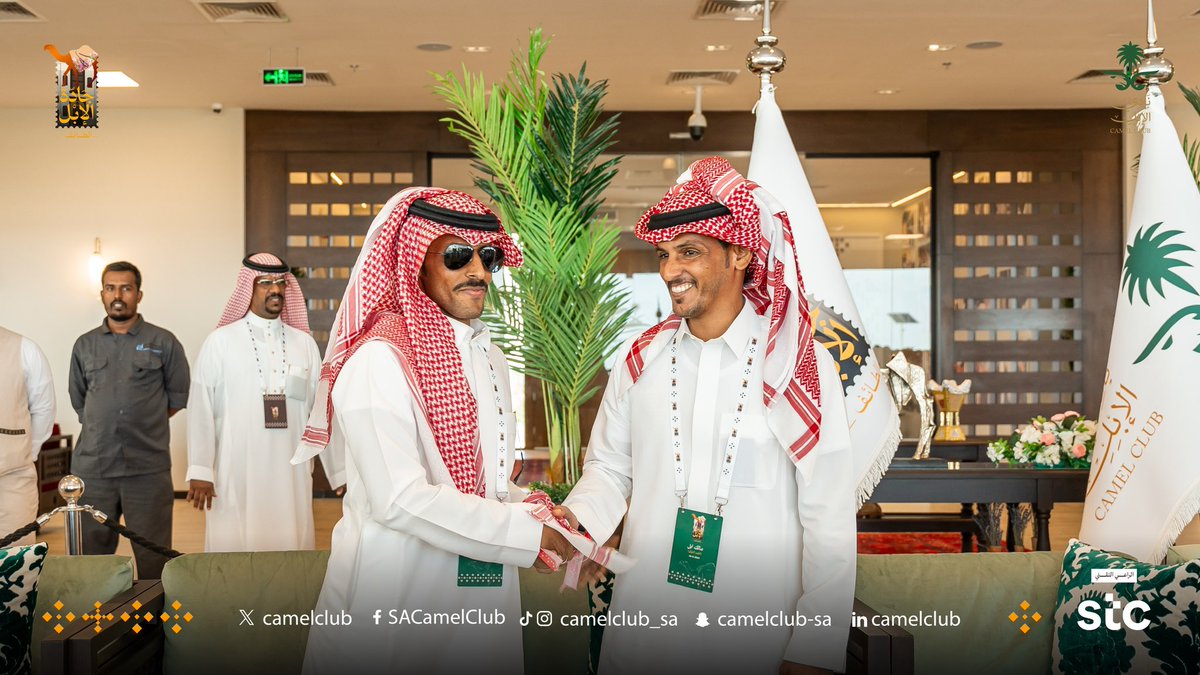 CamelClub's tweet photo. أخوان 👬🏻
ترعرعوا على حب الناقة 🐪
ودفعهم هذا الحب للمشاركة في المنافسة🏅

#جادة_الإبل_الطائف 🐪🇸🇦 

#نادي_الإبل | #عام_الإبل_2024 https://t.co/Dyd54Fb34V