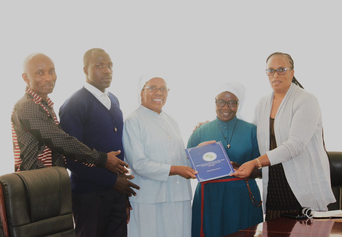 PUR_RWANDA's tweet photo. This afternoon, our VC Prof. Dr. @PeninePenny signed of MoU between #PIASS & MISSIONNAIRES DE LA PAIX DU CHRIST ROI (MPC).
Both parties agreed to collaborate in;
✅Research projects
✅Community empowerment
✅Environmental protection
✅Workshops & students internships
#WeArePIASS https://t.co/plcXGxS7U5