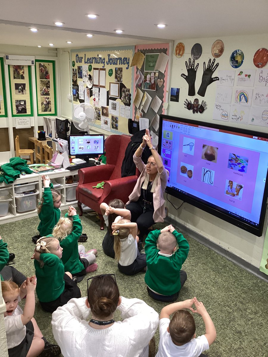 CaldiNursery's tweet image. 💚🌟This week’s letter of the week is n. Can you think of any words beginning with this sound? #letterrecognition #phonics @LiftSchools @CNicholson_Edu @vianclark @mrsrmurad 🌟💚