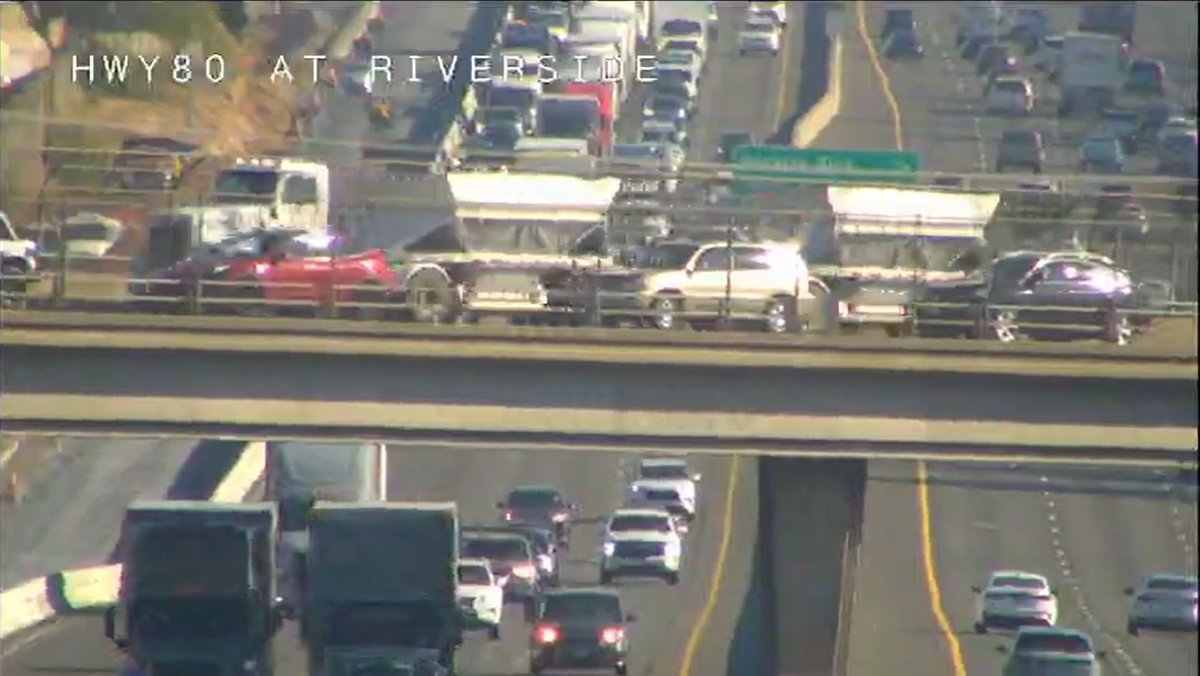 CaltransDist3's tweet image. #TrafficAlert Multiple lanes blocked along WB I-80 near Riverside Ave in Roseville. Please seek alternate routes if traveling through the area and slow down as emergency personnel are on scene. No ETO.
@CHPAuburn @CHPNSac