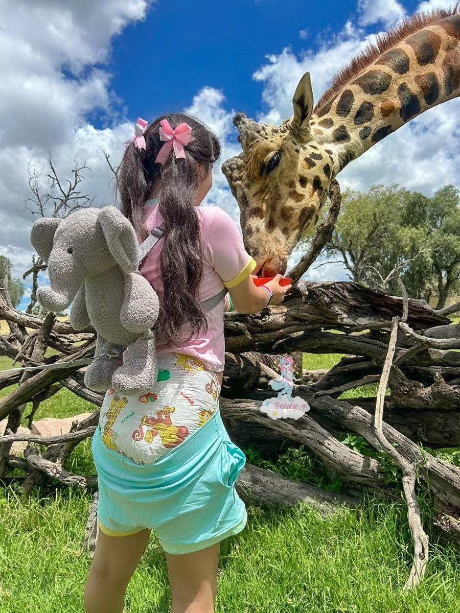 Zowy_littlepink's tweet image. Mommy and Daddy took me on a Safari, the best birthday present for this baby...
I felt so happy and small. I loved feeding the giraffes!! :3💛🦒
♡ᶫᵒᵛᵉᵧₒᵤ ♡ ° ♡ᶫᵒᵛᵉᵧₒᵤ ♡
Elephant-Adult Harness by @LilComforts