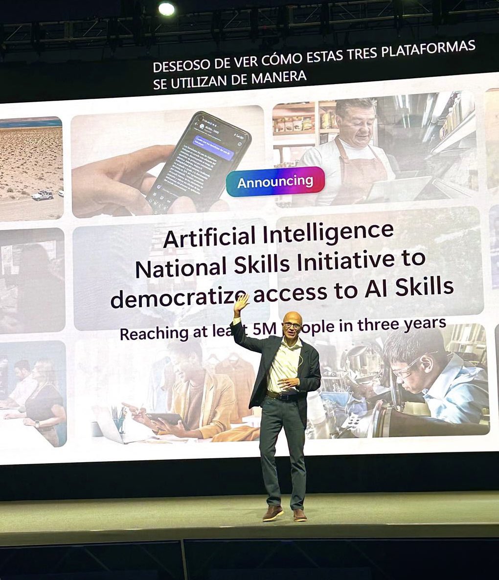 Realmente interesante lo que la inteligencia artificial puede lograr en los negocios, bajo un enfoque ético, seguro y ,
consciente de la privacidad. 
Conferencia: Liderar en la era de la transformación de la IA 🤖 -  Satya Nadella, presidente y director general de #Microsoft