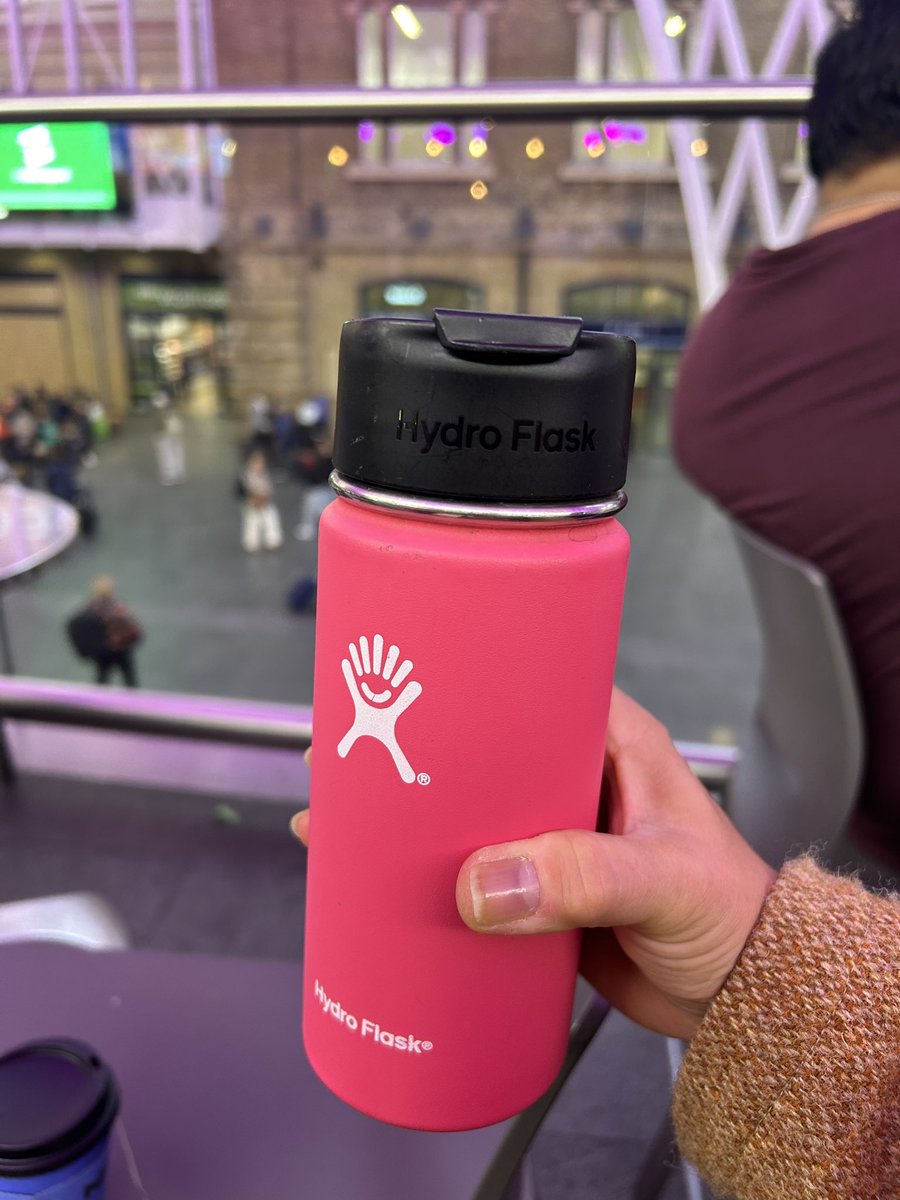 At King’s Cross waiting for my last train home from Lyon. I used the first of my 365 coffees I won with the <a href="/NeroUK/">Nero</a> app! So lucky 🍀 😝