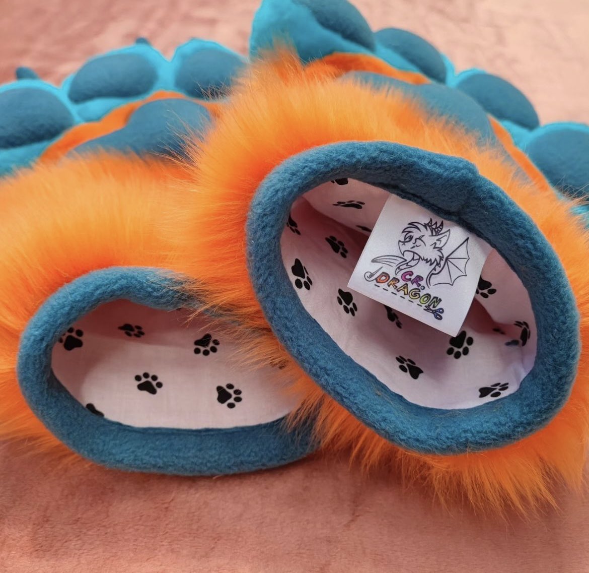 sensoryhourly's tweet image. arts & crafting 🐾 🧡💙
_creativdragon_ on instagram