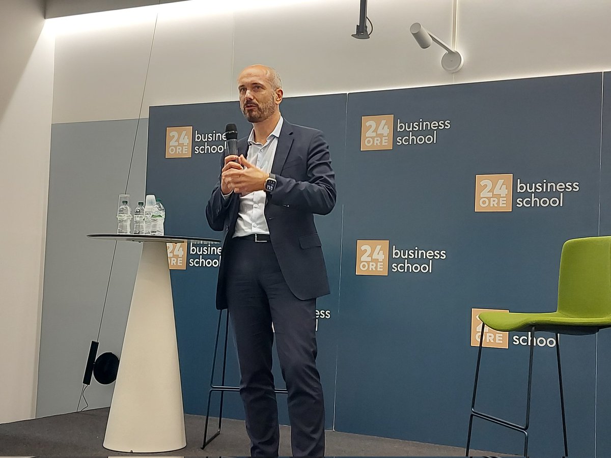 L'evento odierno su singularity e merge with AI è moderato da <a href="/fabiomoioli/">Fabio Moioli</a>.
Oggi siamo in presenza, in streaming e su metaverso