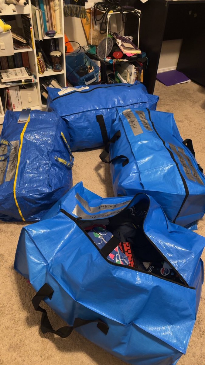aliciaknight8's tweet photo. Thankful for @SouthwestAir and our 4 massive bags flying free to @uoregon #OregonBound π¦π¦ https://t.co/CqRKyhTUBM