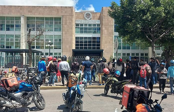 RosarioHinWalle's tweet photo. Demandan se haga justicia para #Dariana
Con su trabajo en la plataforma #inDrive se ayudaba con sus estudios en el #ITSLP
https://t.co/cDcM7VCBDI https://t.co/0UXqHVR6zZ