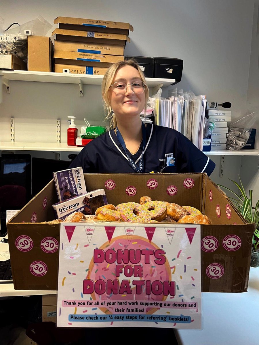 London_ODT's tweet photo. An afternoon of ITU staff teaching, quizzes and sweet treats hosted by our wonderful SNODs Grace and Rachel at @KingsCollegeNHS and @WestMidHospital hospitals π©·π«π«#OrganDonationWeek #LODSTdoesODWeek https://t.co/BsAFdL4ELh