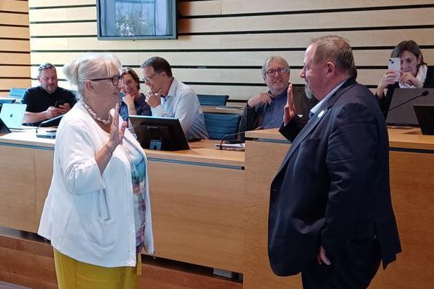 Schepen wordt nog twee maanden provincieraadslid dlvr.it/TDdRj3