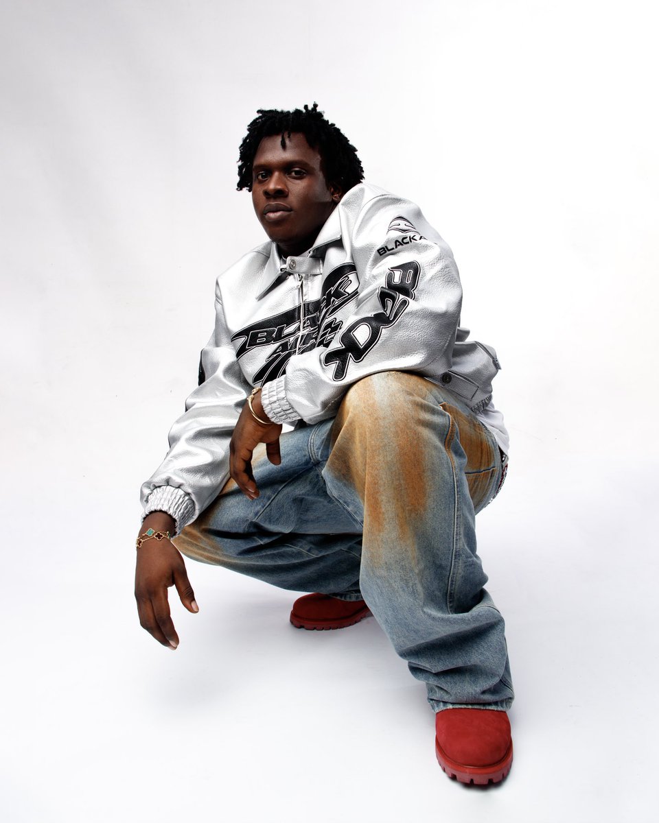 iniyostweet's tweet photo. BLOODY SHOES NEW ERA INIMO SELEGHA iii https://t.co/xFmANgFiaJ