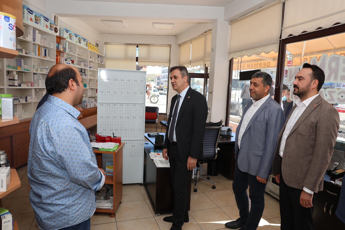avmevlutkurt's tweet photo. #TürkiyeBuluşmaları programı kapsamında Gürün ilçemizdeyiz..

İlçe Başkanımız ve Teşkilatımız ile birlikte esnaflarımızı ziyaret ederek, vatandaşlarımızla hasbihalde bulunduk. Tüm esnaflarımıza hayırlı işler dilerim.

📍Sivas - Gürün https://t.co/FeFHmPIILC