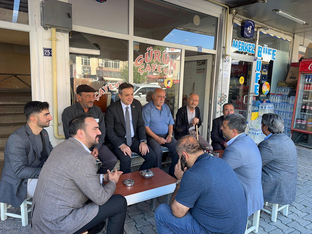 avmevlutkurt's tweet photo. #TürkiyeBuluşmaları programı kapsamında Gürün ilçemizdeyiz..

İlçe Başkanımız ve Teşkilatımız ile birlikte esnaflarımızı ziyaret ederek, vatandaşlarımızla hasbihalde bulunduk. Tüm esnaflarımıza hayırlı işler dilerim.

📍Sivas - Gürün https://t.co/FeFHmPIILC