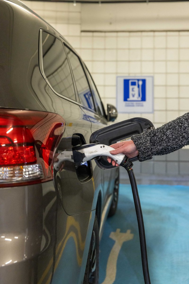 🚗🔌ChargeYYC is now open for applications. This new pilot program helps residents in condos, apartments, and multi-family buildings install EV chargers!

Starting today, apply for funding to develop EV charging plans. Let’s build a sustainable future! 
🔗calgary.ca/chargeyyc