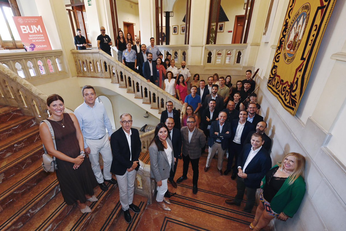 JoseLujanAlcarz's tweet photo. ¡Comienzan las actividades de la bienvenida universitaria en la @UMU y cada año @estudiantesumu se supera! 
👏🏻👏🏻👏🏻👏🏻
En esta ocasión se han preparado más de 200 actividades (conciertos, teatro, cine, etc.) que esperamos satisfagan las expectativas de todas y todos los alumnos. https://t.co/e1nPBy8uRR