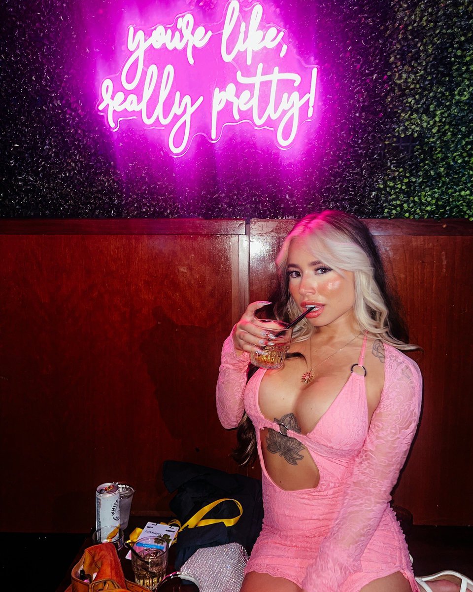 Y'all hoes gotta make up shit to convince yourself that I'm not that bitch 💗😈