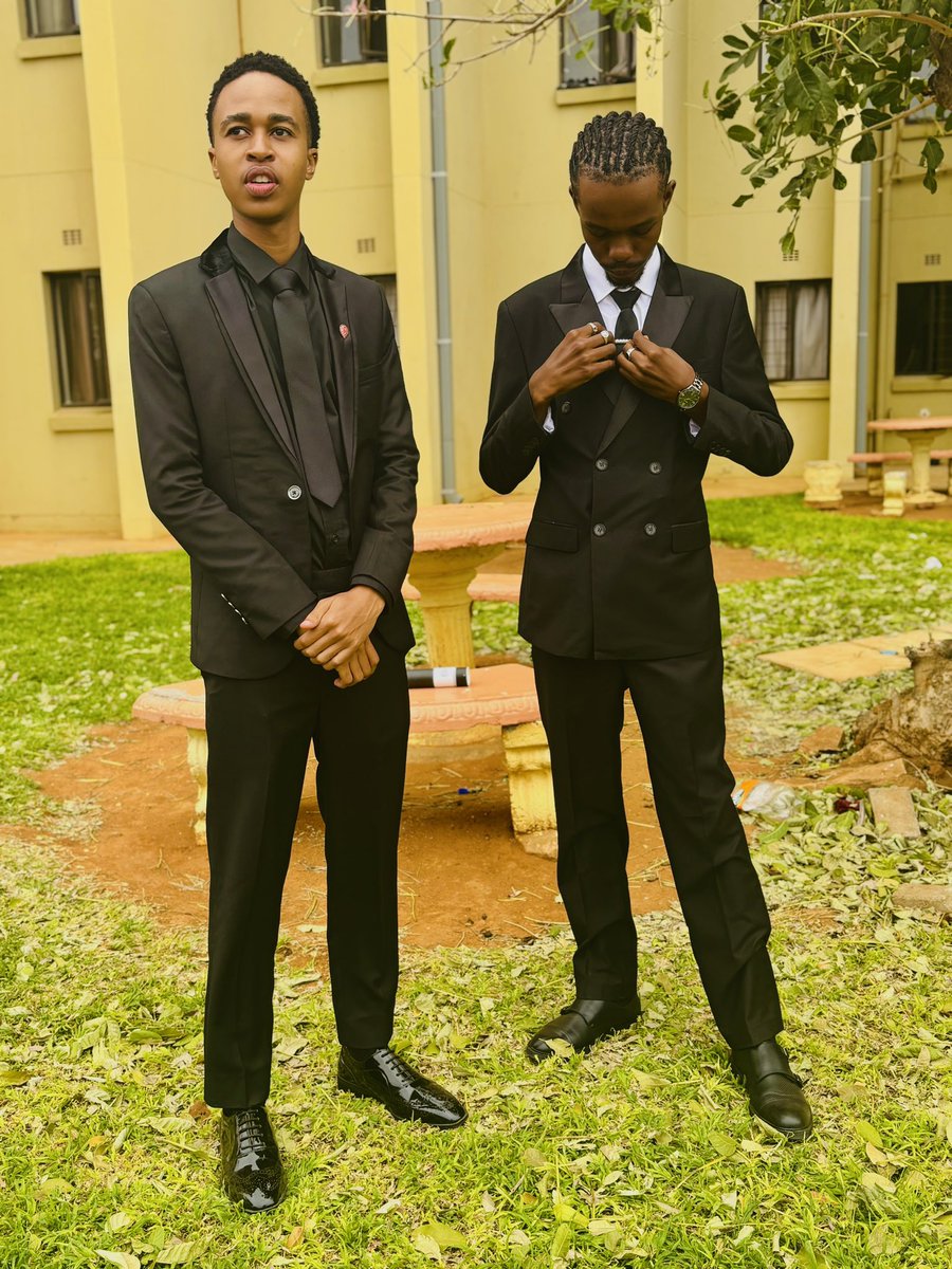 librapod's tweet image. Graduation fits 🎓🔝