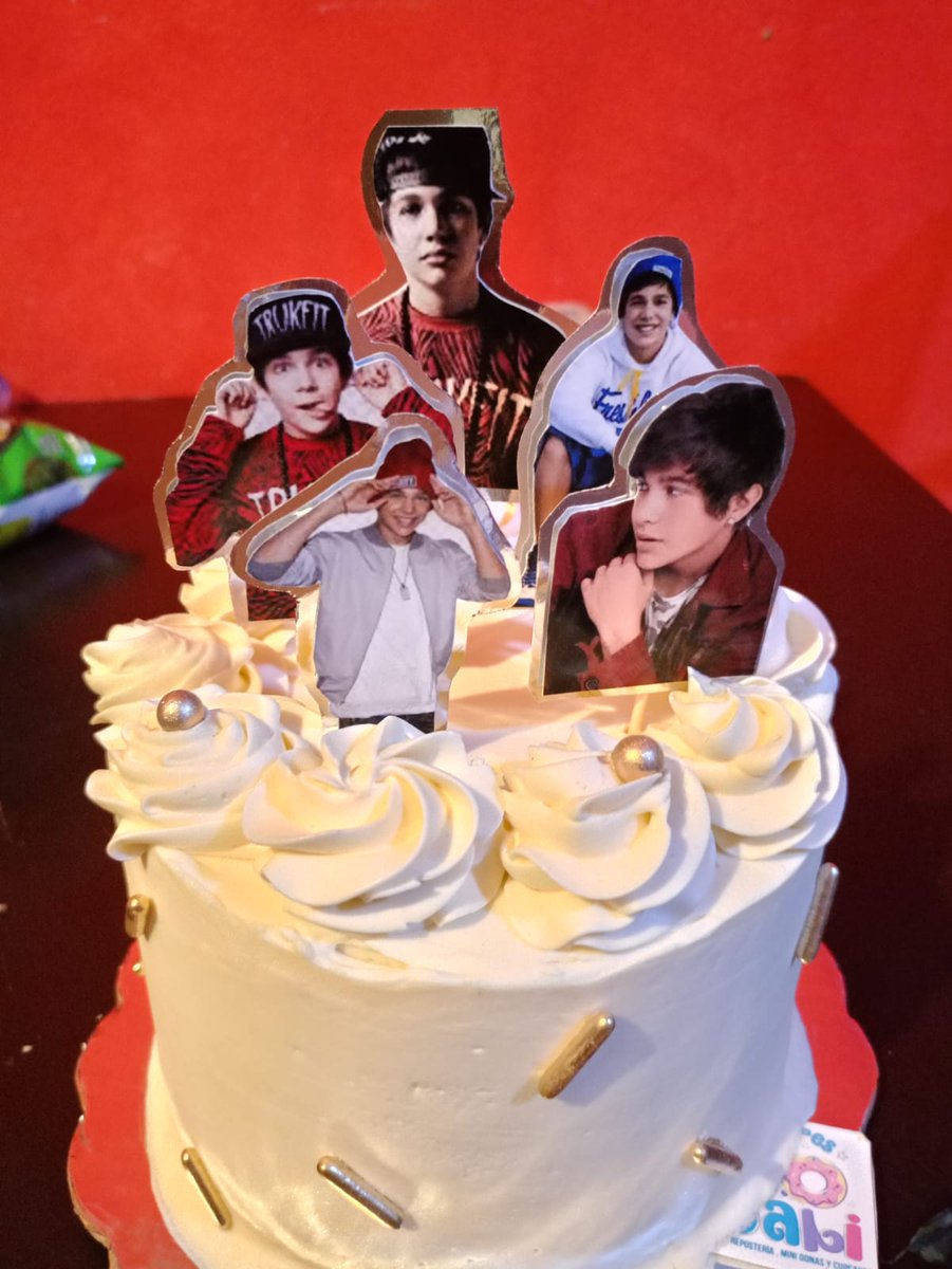 ___doubleup's tweet image. Mi pastel de cumpleaños @AustinMahone ♥️