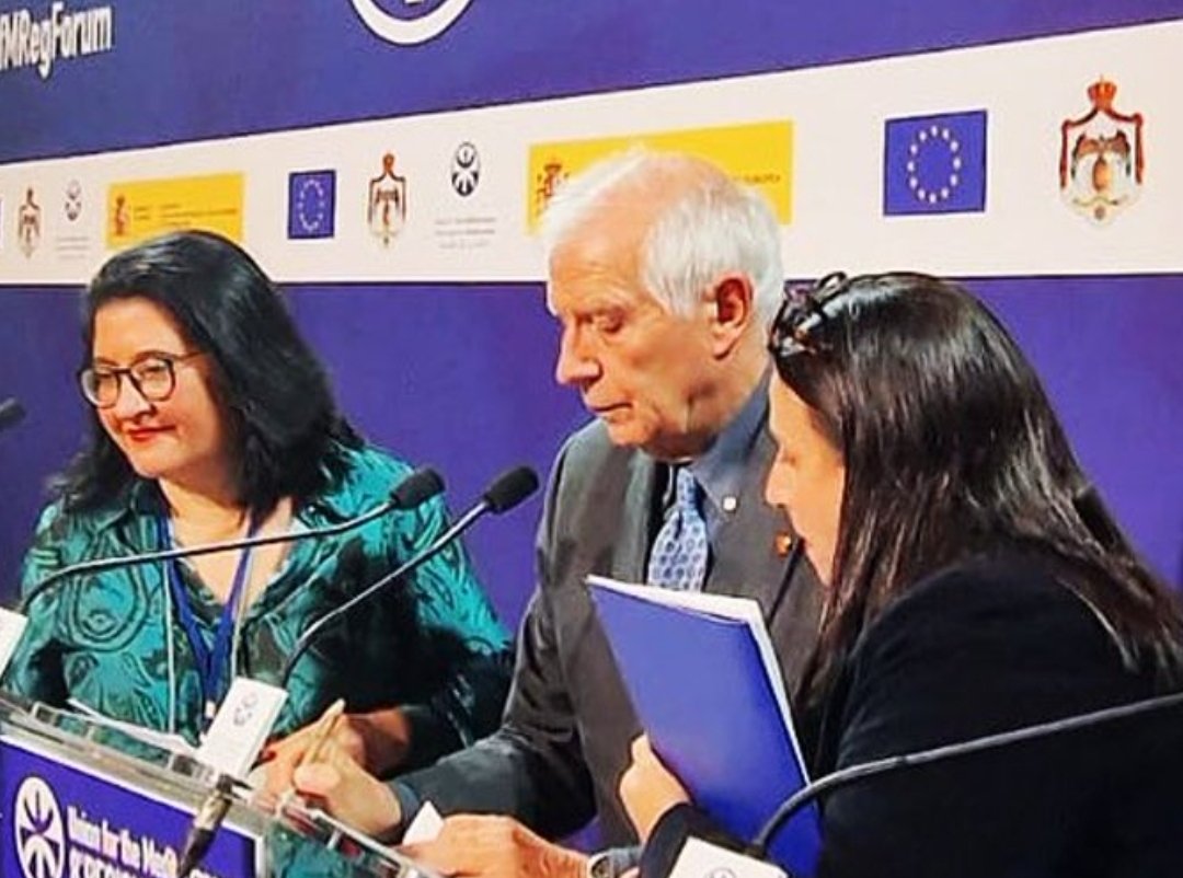 eldisidenteOK's tweet photo. Montse es asesora especial de Borrell y del #TeamBorrell pero te habla como una que se dedica a la comunicación políticaaaajajajaja 🤣
Qué charo payasa. 🤡 https://t.co/KY5gyuFvgI