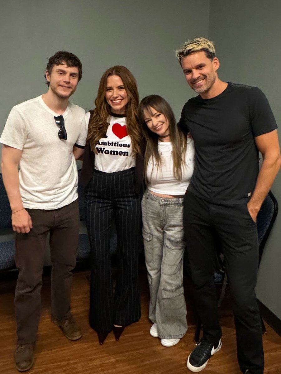 xRememberOTH's tweet photo. Oh my gosh what a family photo!!! 🥹🥹🥹 https://t.co/ULdm045vFc