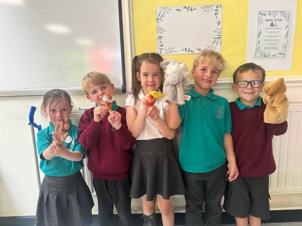 Class 1R conducted product research ready to make their own hand puppets in DT! 🪡
